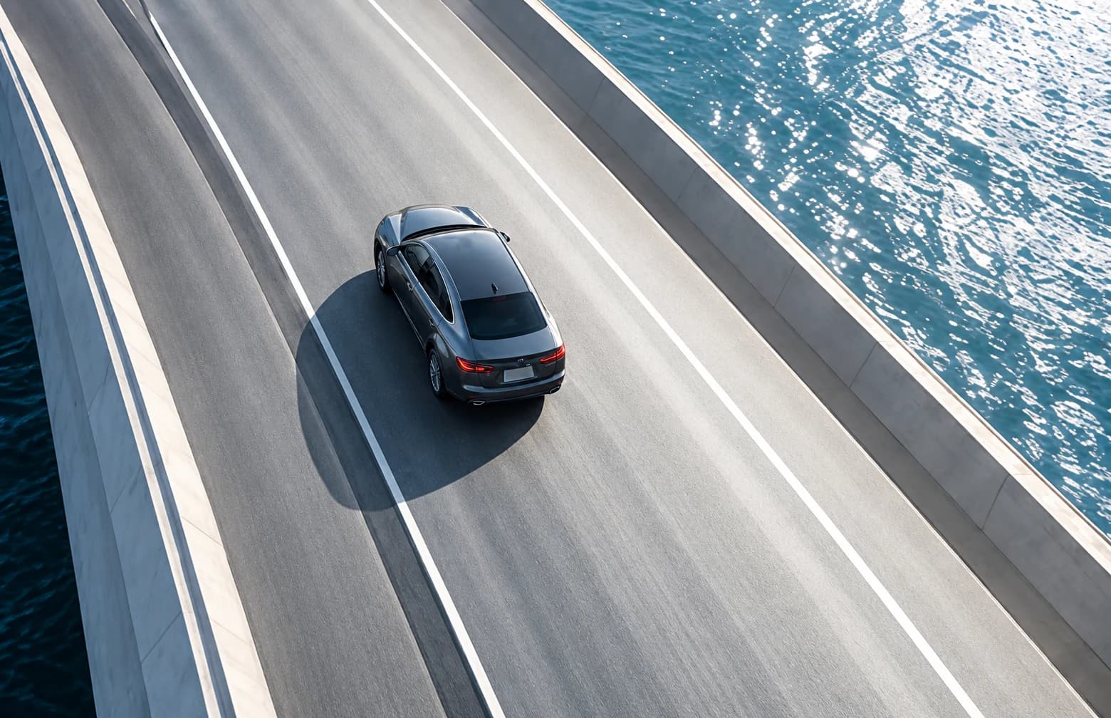 Automobilis važiuoja keliu