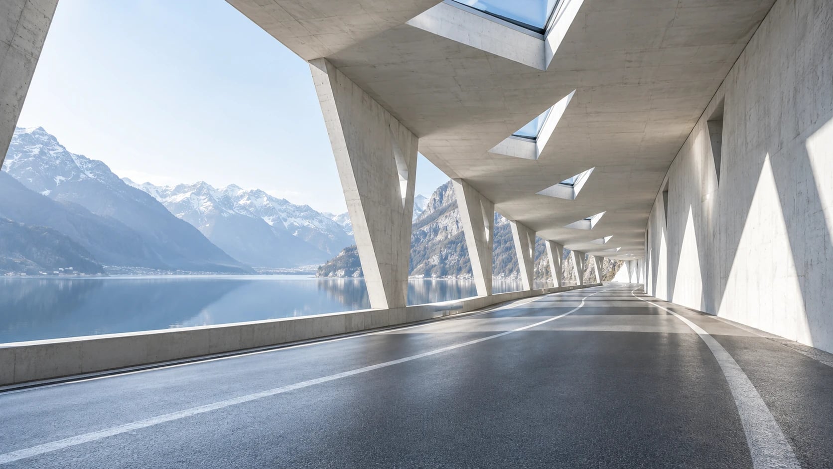 Šviesi moderni kelio tunelio architektūra